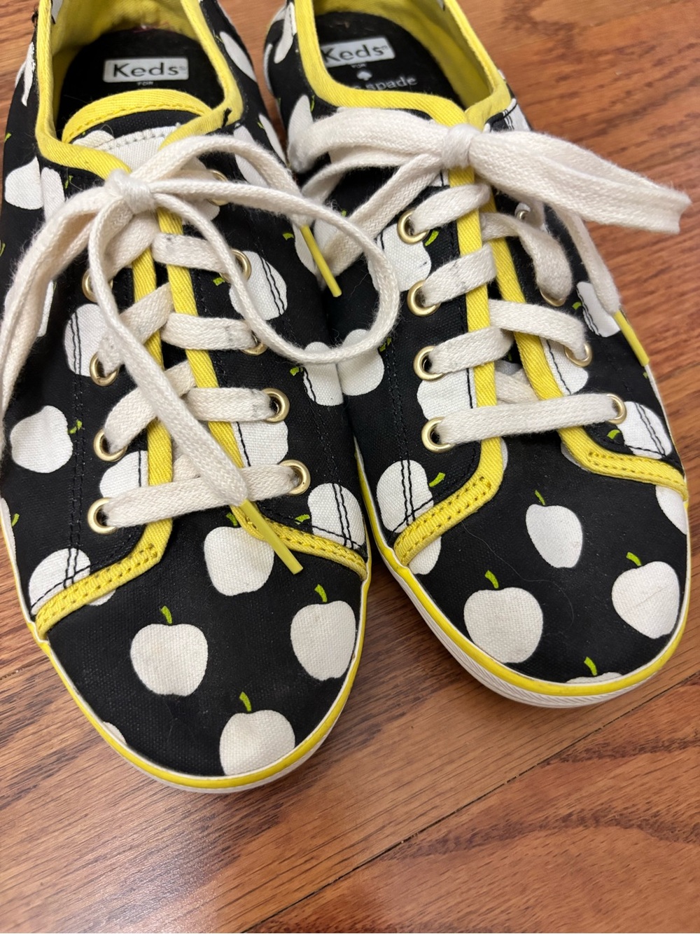 Kate Spade x Keds White Black Yellow Apple Print Canvas Sneaker Women’s Size 8.5 - Picture 4 of 10